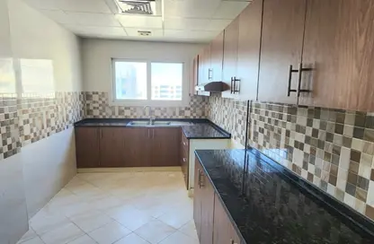 شقة - 2 غرف نوم - 2 حمامات للايجار في سراب 2 - الجادة - الشارقة