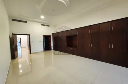 Villa - 4 Bedrooms - 5 Bathrooms for rent in Al Barsha 1 - Al Barsha - Dubai