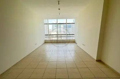 شقة - 2 غرف نوم - 4 حمامات للايجار في برج الإمارات - شارع حمدان - أبوظبي