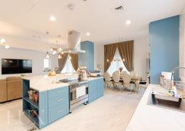 صورةمطبخ لـ: فيلا - 4 غرف نوم - 5 حمامات للبيع في لا كوينتا - فيلا نوفا - دبي لاند - دبي, صورة 1