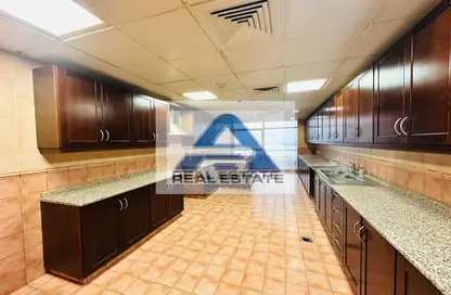 Apartment - 4 Bedrooms - 5 Bathrooms for rent in Corniche Road - Abu Dhabi