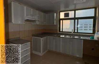 شقة - 2 غرف نوم - 2 حمامات للايجار في طريق كورنيش عجمان - عجمان
