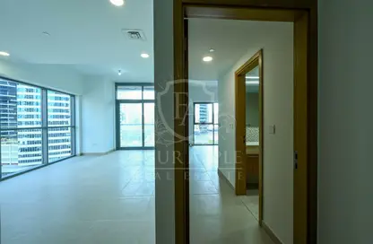 صورة لـ استقبال / بهو شقة - غرفة نوم - 2 حمامات للبيع في بلفيو برج 2 - أبراج بلفيو - دبي وسط المدينة - دبي ، صورة رقم 1