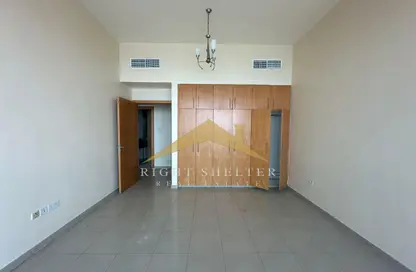 شقة - 2 غرف نوم - 3 حمامات للايجار في برج جلفار السكني - ابراج جلفار - النخيل - رأس الخيمة