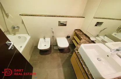 صورة لـ حمام شقة - 3 غرف نوم - 5 حمامات للايجار في وايف تاور - شارع الكورنيش - أبوظبي ، صورة رقم 1
