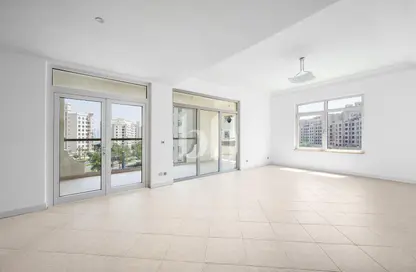 Apartment - 3 Bedrooms - 4 Bathrooms for rent in Al Tamr - Shoreline Apartments - Palm Jumeirah - Dubai