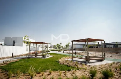 صورة لـ حديقة فيلا - 4 غرف نوم - 5 حمامات للايجار في ريدوودز - فدان ياس - جزيرة الياس - أبوظبي ، صورة رقم 1