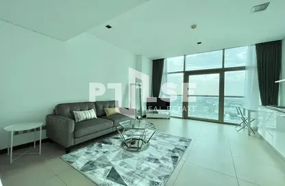 Living Room image for: Apartment - 1 Bathroom for rent in Liberty House - DIFC - Dubai, Image 1