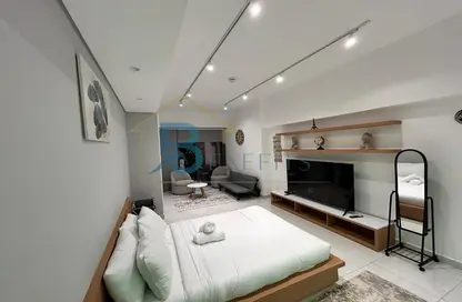 صورة لـ غرفة- غرفة النوم شقة - 1 حمام للايجار في برج بلو ويفز - مجمع دبي ريزيدنس - دبي ، صورة رقم 1