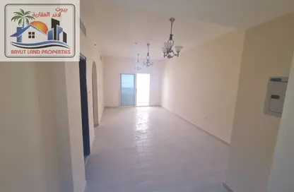 شقة - غرفة نوم - 2 حمامات للايجار في مجمع مويلح - تجارية مويلح - الشارقة