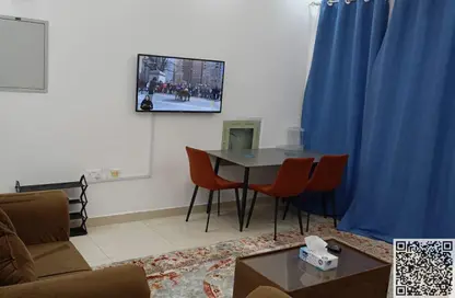 شقة - غرفة نوم - 1 حمام للايجار في طريق كورنيش عجمان - عجمان