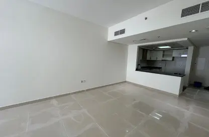 Apartment - 1 Bedroom - 2 Bathrooms for rent in Royal JVC Building - Jumeirah Village Circle - Dubai