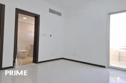Apartment - 2 Bedrooms - 4 Bathrooms for rent in Universal Hospital Building - Airport Road - Abu Dhabi