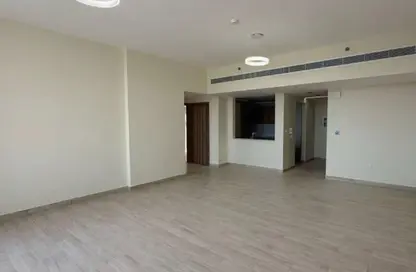 شقة - 2 غرف نوم - 3 حمامات للايجار في 03 ريزيدنس من نيد الغرير - مثلث قرية الجميرا - دبي