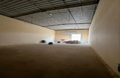 Warehouse - Studio - 4 Bathrooms for rent in Umm Al Thuoob - Umm Al Quwain