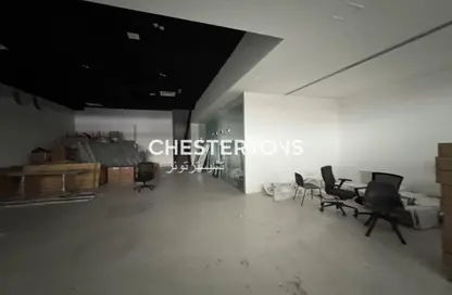 محل - استوديو للايجار في مركز الجود - القوز - دبي