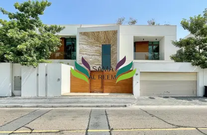 Villa - 4 Bedrooms - 5 Bathrooms for rent in Jumeirah 1 Villas - Jumeirah 1 - Jumeirah - Dubai