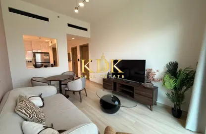 شقة - غرفة نوم - 2 حمامات للايجار في مرتفعات بن غاطي - قرية الجميرا سركل - دبي