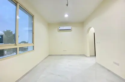 Apartment - 2 Bedrooms - 2 Bathrooms for rent in Al Khabisi - Al Ain