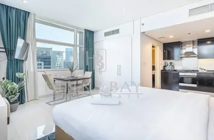 Room / Bedroom image for: Apartment - 1 Bathroom for rent in The Cosmopolitan - Business Bay - Dubai, Image 1