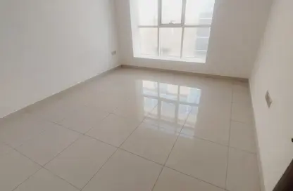 Apartment - 2 Bedrooms - 2 Bathrooms for rent in Al Wahda Building - Al Majaz 2 - Al Majaz - Sharjah