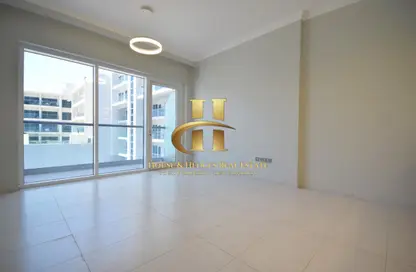 Apartment - 1 Bedroom - 2 Bathrooms for rent in Regent Court - Jumeirah Village Circle - Dubai