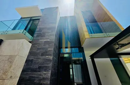Villa - 5 Bedrooms - 5 Bathrooms for rent in Jumeirah 1 Villas - Jumeirah 1 - Jumeirah - Dubai