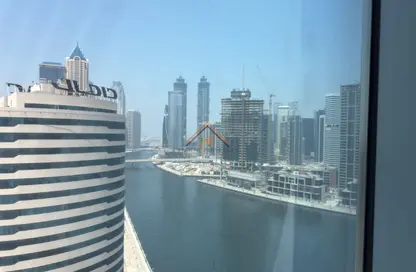 مكتب - استوديو - 2 حمامات للايجار في برج الأعمال - الخليج التجاري - دبي