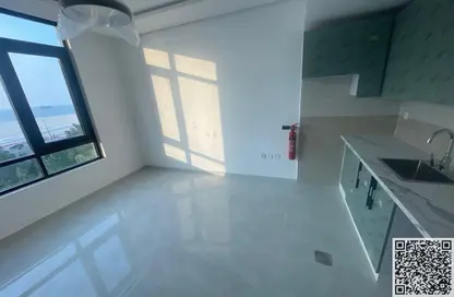 شقة - 1 حمام للايجار في برج الكورنيش - طريق كورنيش عجمان - عجمان