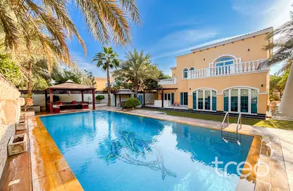Villa - 5 Bedrooms - 6 Bathrooms for rent in Legacy - Jumeirah Park - Dubai