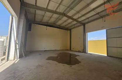 Warehouse - Studio - 5 Bathrooms for rent in Seih Al Bana - Ras Al Khaimah
