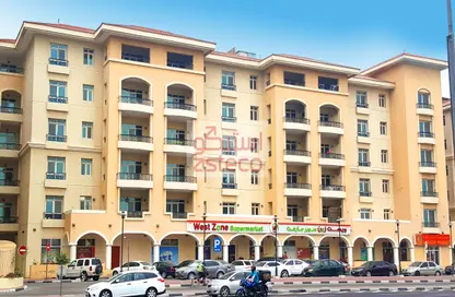 Outdoor Building image for: Apartment - 3 Bedrooms - 3 Bathrooms for rent in The Centre Residence - Al Muraqqabat - Deira - Dubai, Image 1