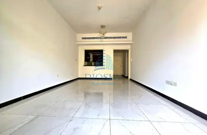 شقة - غرفة نوم - 2 حمامات للايجار في كريستال مساكن - منطقة 11 - قرية الجميرا سركل - دبي