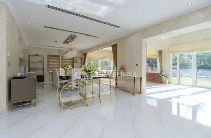 Villa - 3 Bedrooms - 4 Bathrooms for rent in Legacy - Jumeirah Park - Dubai