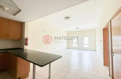 شقة - غرفة نوم - 1 حمام للايجار في بناية 203-229 - طراز أمريكي - ديسكفري غاردنز - دبي شقة - غرفة نوم - 1 حمام للايجار في بناية 203-229 - طراز أمريكي - ديسكفري غاردنز - دبي