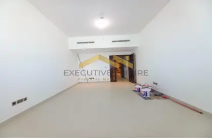 Apartment - 3 Bedrooms - 3 Bathrooms for rent in Khalidiya Twin Towers - Al Khalidiya - Abu Dhabi