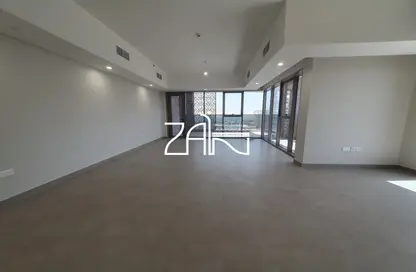 Apartment - 3 Bedrooms - 4 Bathrooms for rent in Al Dana - Al Raha Beach - Abu Dhabi