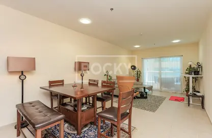 صورة لـ غرفة المعيشة / غرفة الطعام شقة - غرفة نوم - 2 حمامات للبيع في مساكن النخبة - دبي مارينا - دبي ، صورة رقم 1