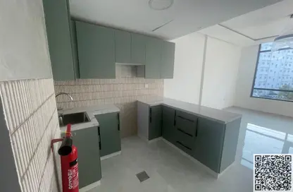 Apartment - 1 Bedroom - 2 Bathrooms for rent in Corniche Tower - Ajman Corniche Road - Ajman