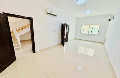 فيلا - 3 غرف نوم - 4 حمامات للايجار في اشارج - العين