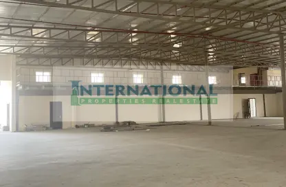 Warehouse - Studio - 4 Bathrooms for rent in Umm Al Thuoob - Umm Al Quwain