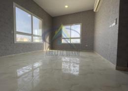 صورةغرفة فارغة لـ: شقة - 2 غرف نوم - 2 حمامات للكراء في مدينة الفلاح - أبوظبي, صورة 1