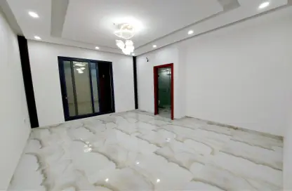 Empty Room image for: Villa - 5 Bedrooms - 6 Bathrooms for sale in Al Ramla West - Al Ramla - Halwan - Sharjah, Image 1