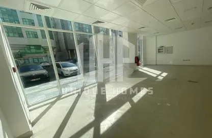 Show Room - Studio for rent in Al Najda Street - Abu Dhabi