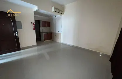 Apartment - Studio - 1 Bathroom for rent in Al Butina 9 Building - Al Butina - Sharjah Apartment - Studio - 1 Bathroom for rent in Al Butina 9 Building - Al Butina - Sharjah
