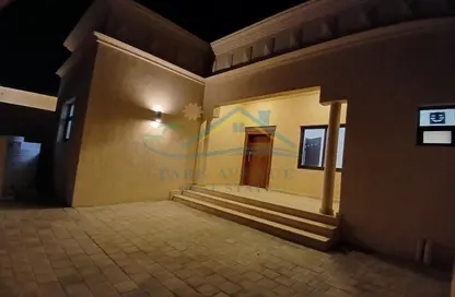 فيلا - 3 غرف نوم - 4 حمامات للايجار في مركز محمد بن زايد - مدينة محمد بن زايد - أبوظبي