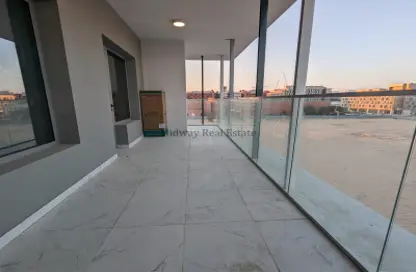 Balcony image for: Apartment - 1 Bedroom - 2 Bathrooms for rent in Oasis Residences - Masdar City - Abu Dhabi, Image 1