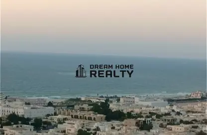 Apartment - 2 Bedrooms - 4 Bathrooms for rent in Beach Tower 1 - Al Khan Lagoon - Al Khan - Sharjah