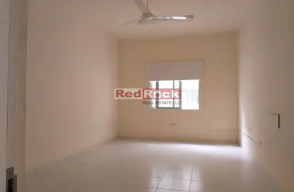 سكن عمال - استوديو - 8 حمامات للايجار في آلصجعه - الشارقة
