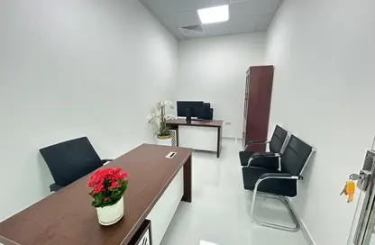 Office Space - Studio - 1 Bathroom for rent in Red Avenue - Al Garhoud - Dubai